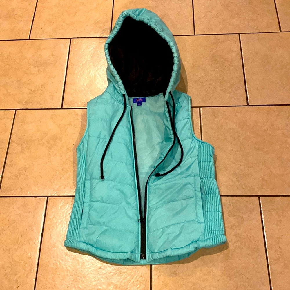 City Strats Women Turquoise Vest